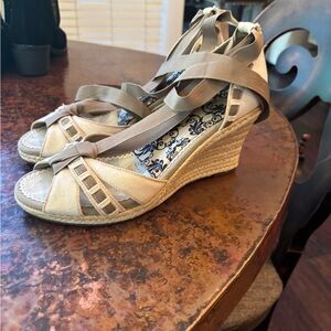 Naturalizer Cream Platform Sandals with Strappy Design